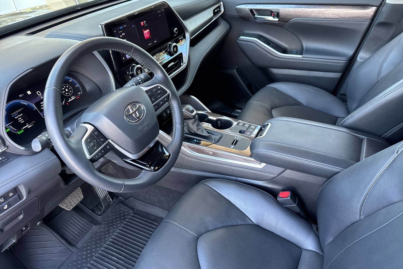 Used 2025 Toyota Highlander Limited AWD/4WD image 10
