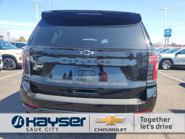 Used 2025 Chevrolet Suburban Z71 image 3