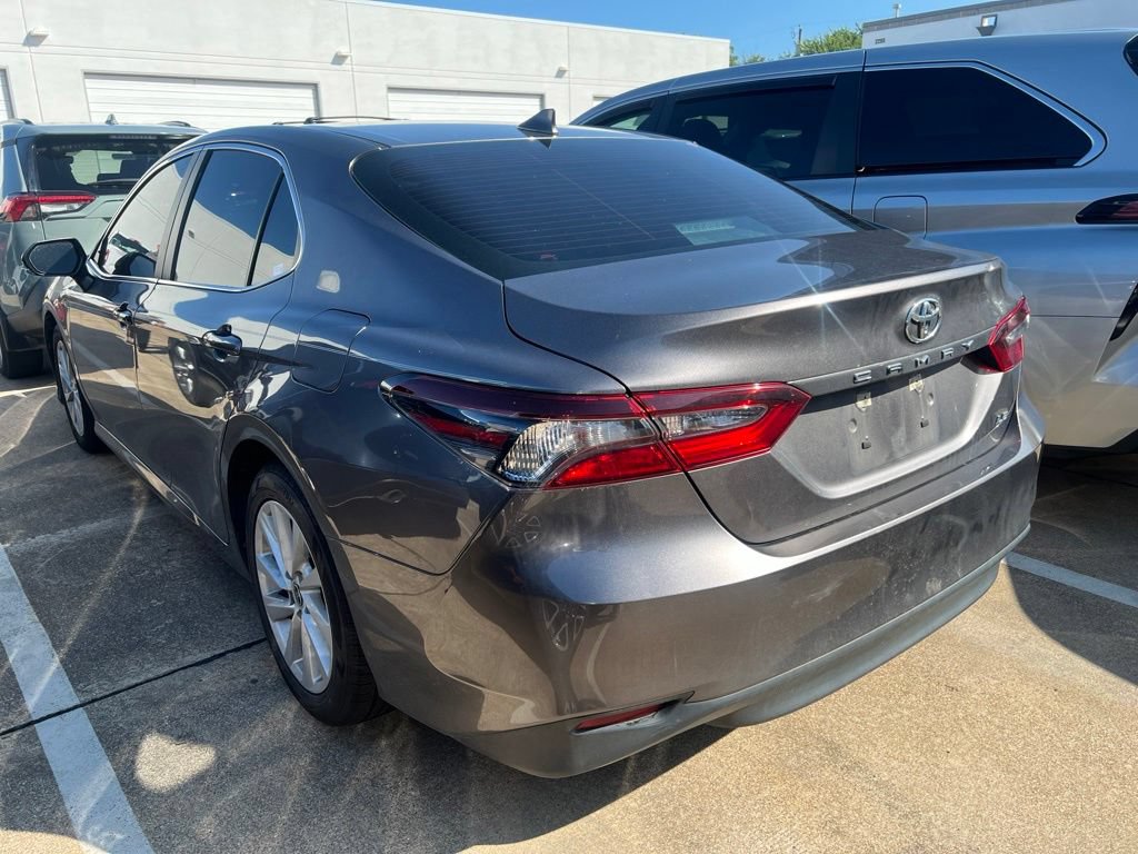 Used 2021 Toyota Camry LE FWD image 4