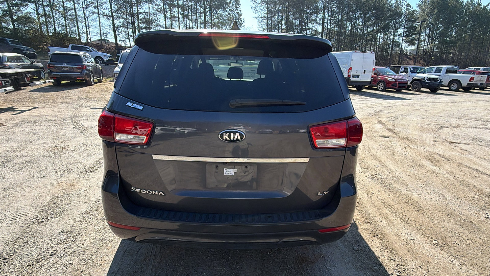 Used 2017 Kia Sedona LX image 9