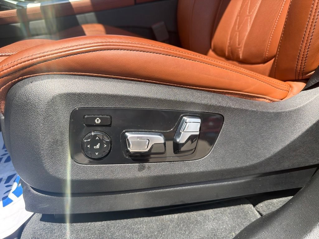 Used 2023 BMW X7 M60i w/ Climate Comfort Package AWD/4WD image 32
