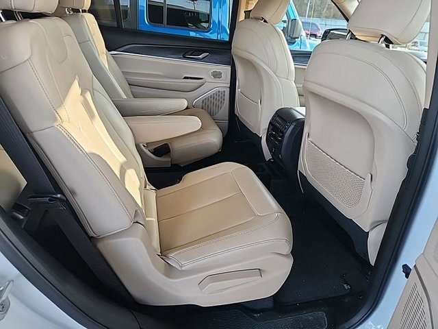 Used 2022 Jeep Grand Cherokee L Limited image 8