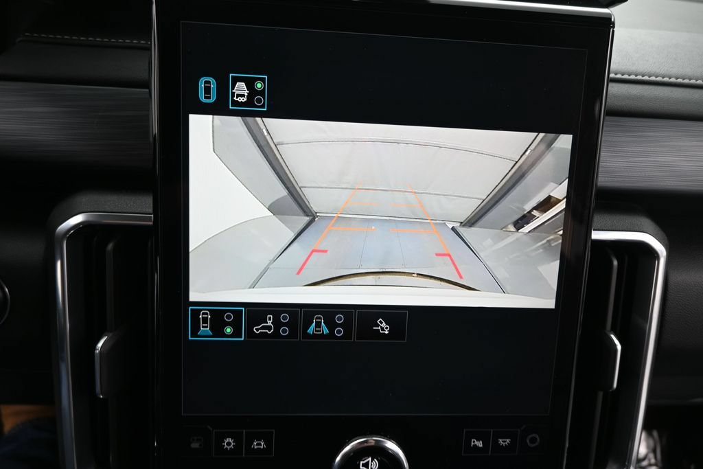 Used 2025 GMC Acadia Elevation w/ Elevation Premium Package AWD/4WD image 15