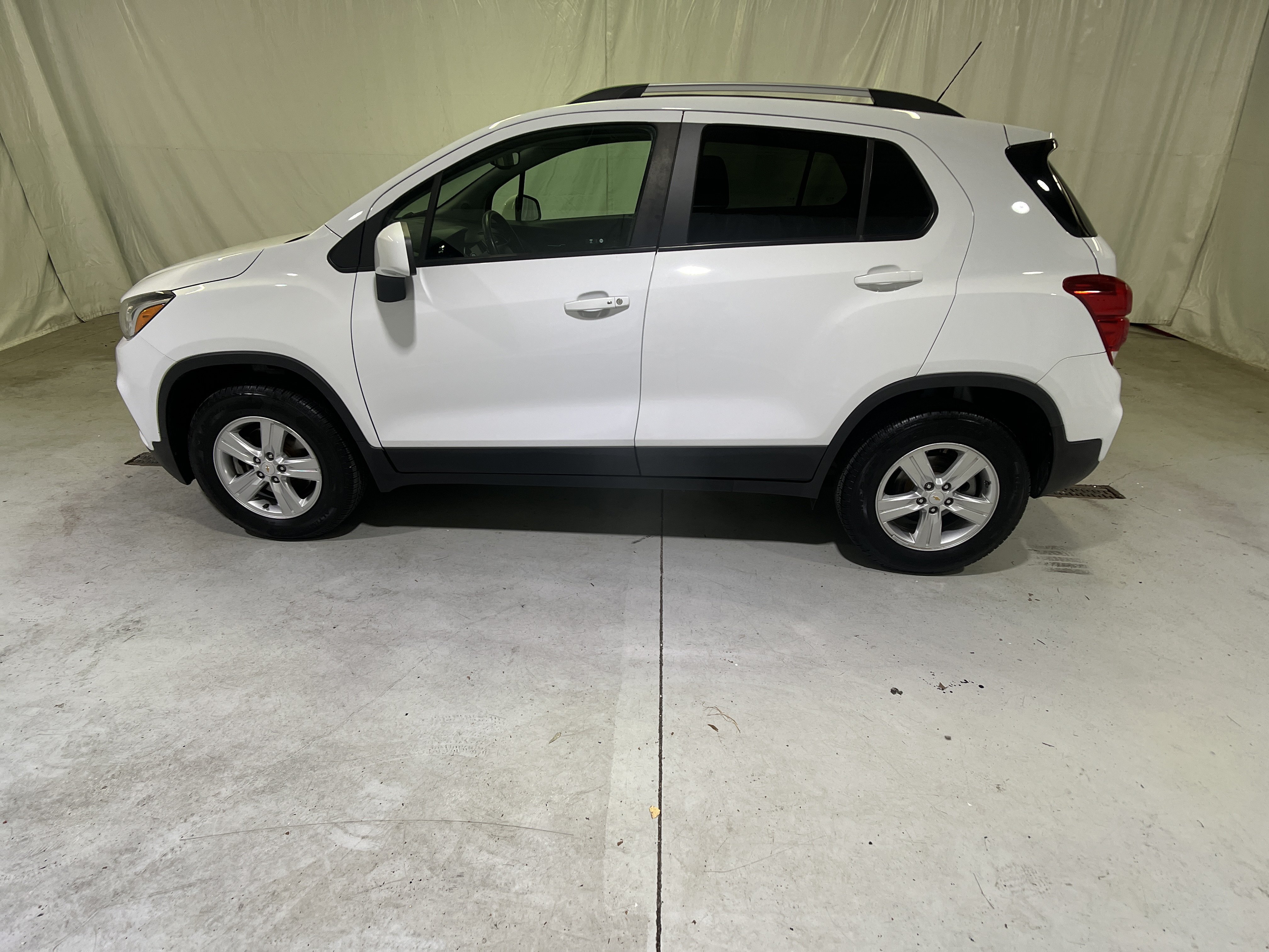 Certified 2021 Chevrolet Trax LT w/ LT Convenience Package AWD/4WD image 5