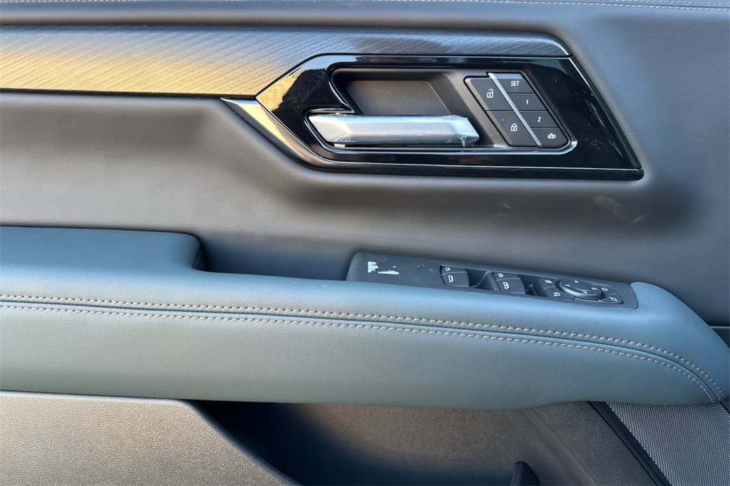 New 2026 GMC Yukon XL AT4 image 9