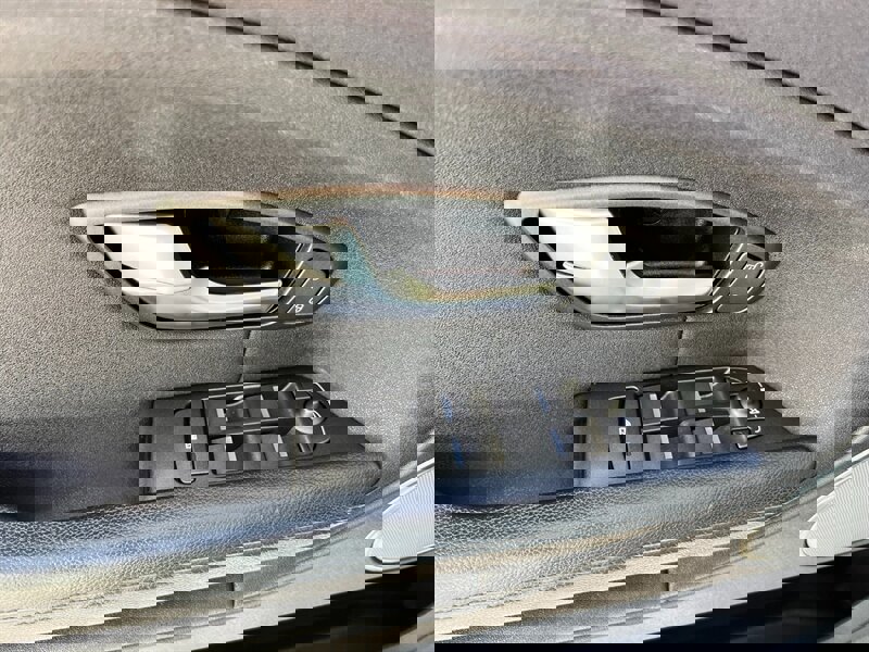 Used 2018 Land Rover Range Rover Evoque SE image 29