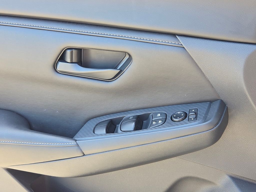 Used 2025 Nissan Sentra S image 24