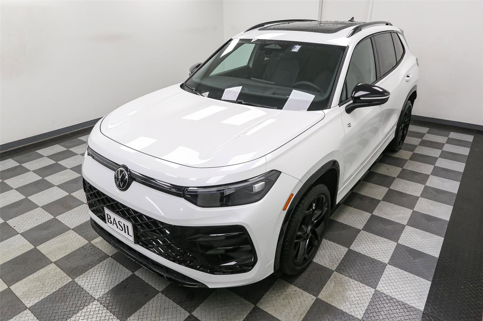 New 2026 Volkswagen Tiguan SE R-Line AWD/4WD image 6