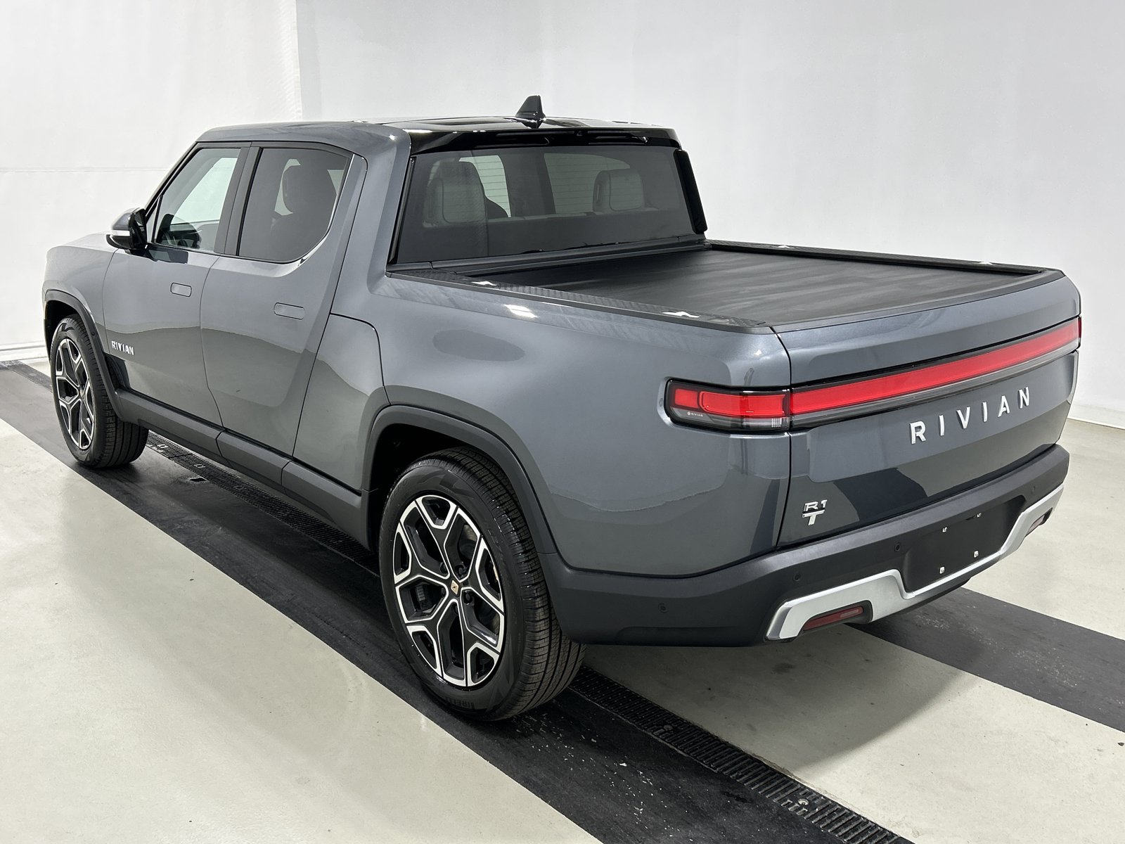 Used 2023 Rivian R1T Adventure AWD/4WD image 3