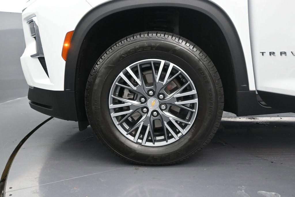 Used 2024 Chevrolet Traverse LT FWD image 13