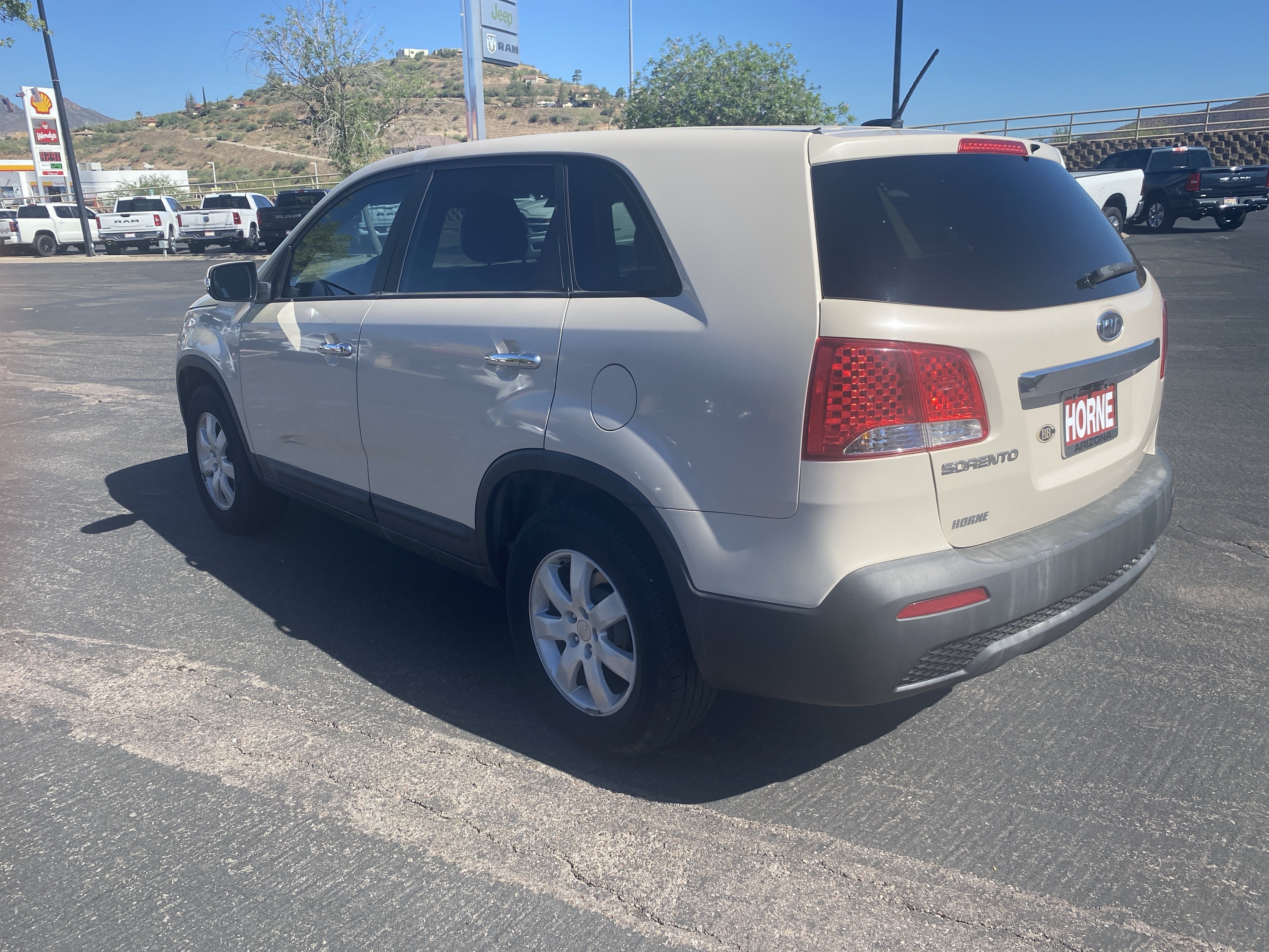 Used 2011 Kia Sorento 2WD image 2