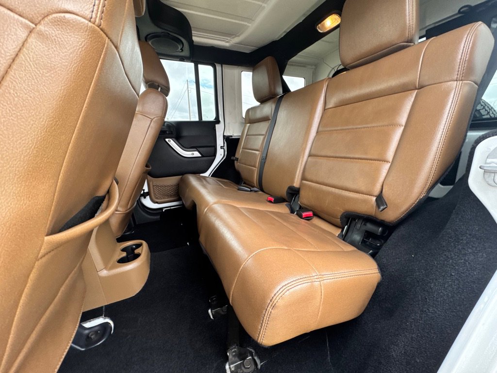 Used 2012 Jeep Wrangler Unlimited Rubicon w/ Dual Top Group image 7