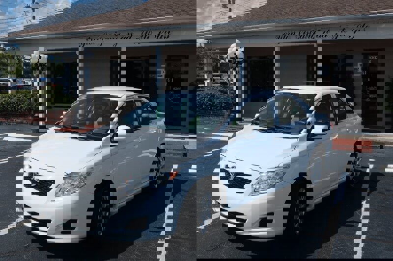 Used 2009 Toyota Corolla LE image 1