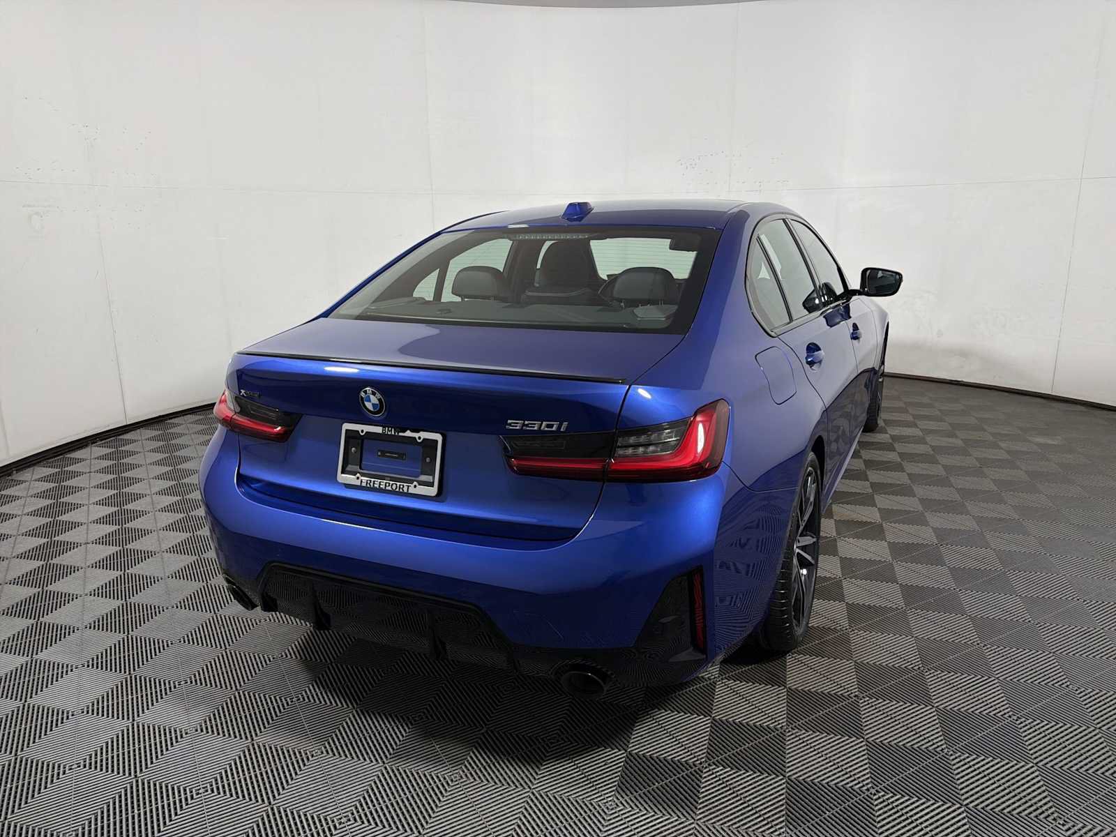 Used 2024 BMW 330i xDrive Sedan w/ M Sport Package AWD/4WD image 6