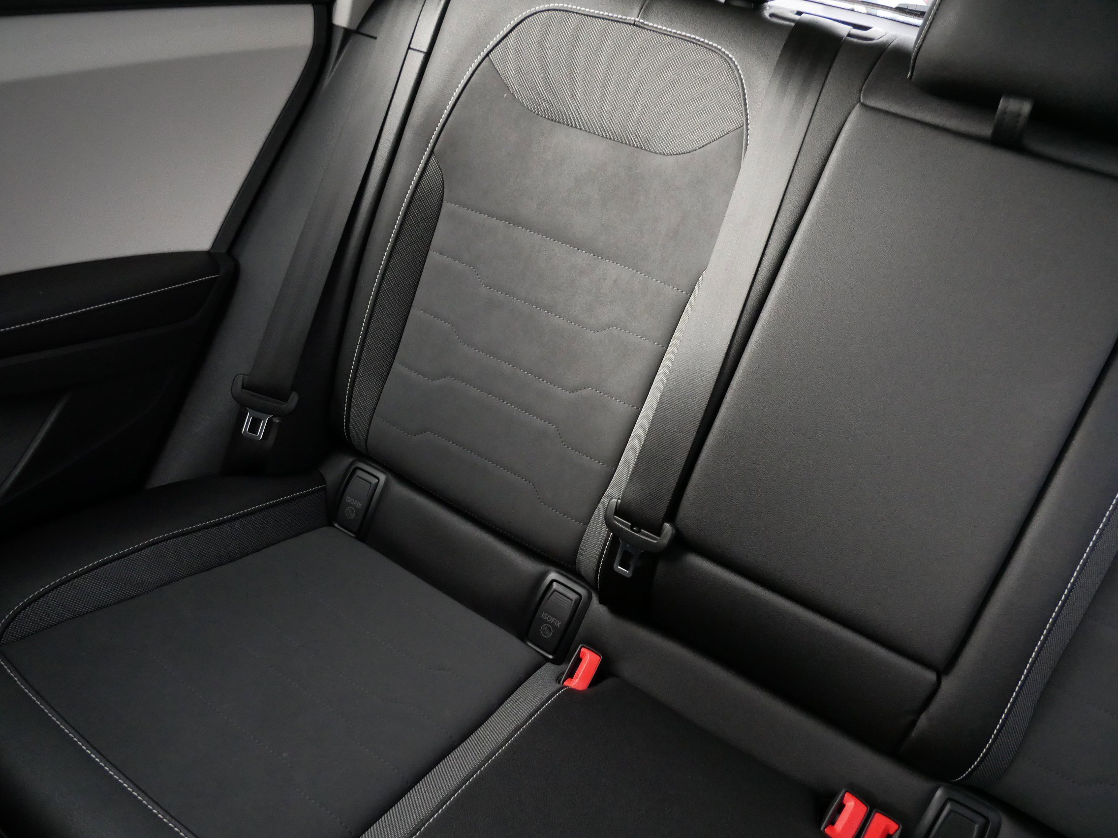 Certified 2025 Volkswagen Taos SE image 12