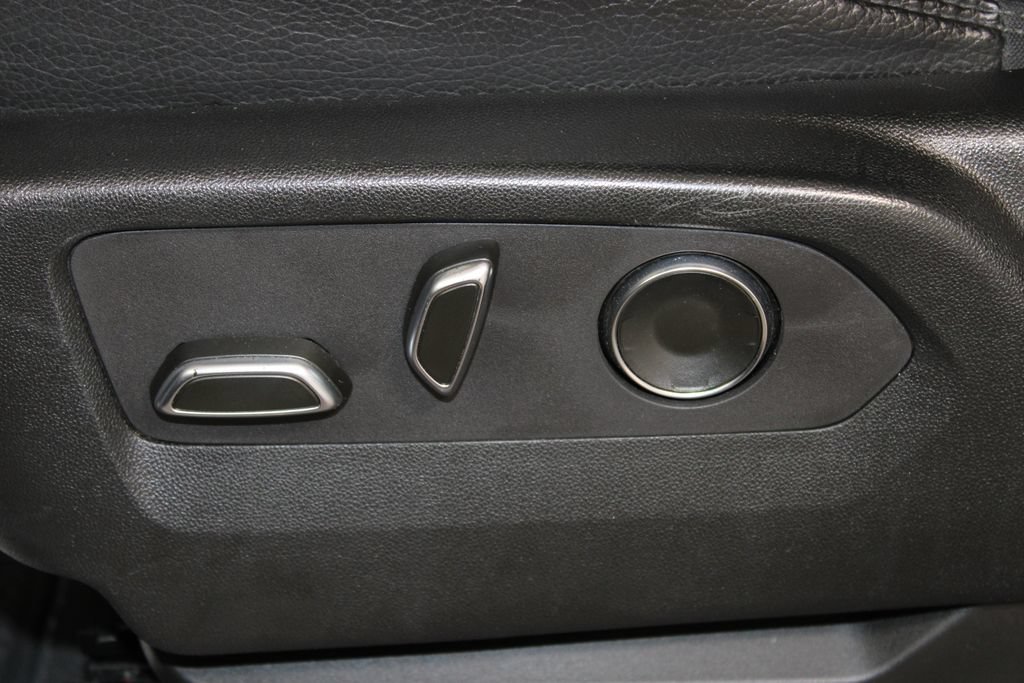 Used 2024 GMC Yukon Denali RWD image 22