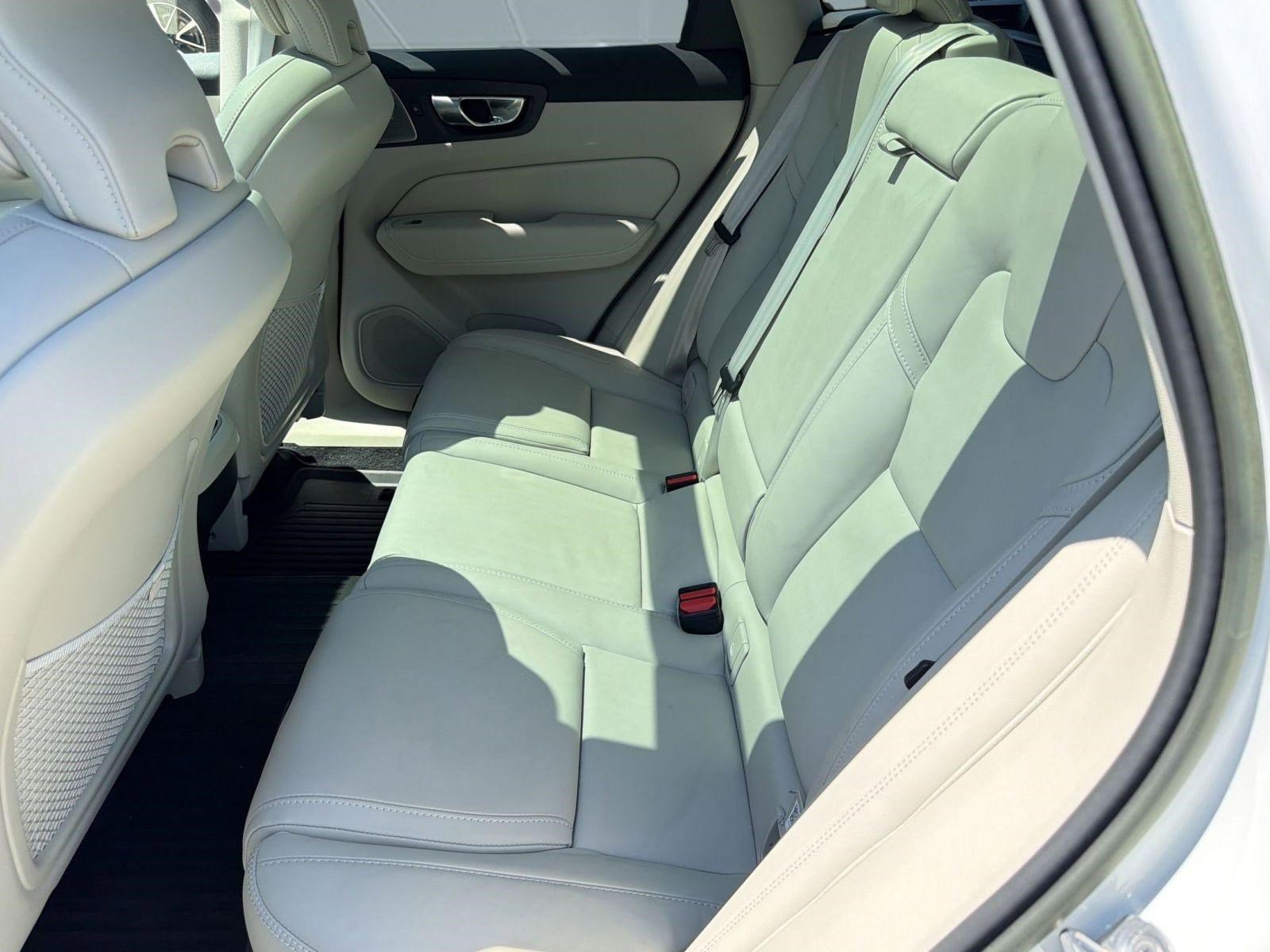 Used 2023 Volvo XC60 B5 Ultimate w/ Protection Package Premier image 14
