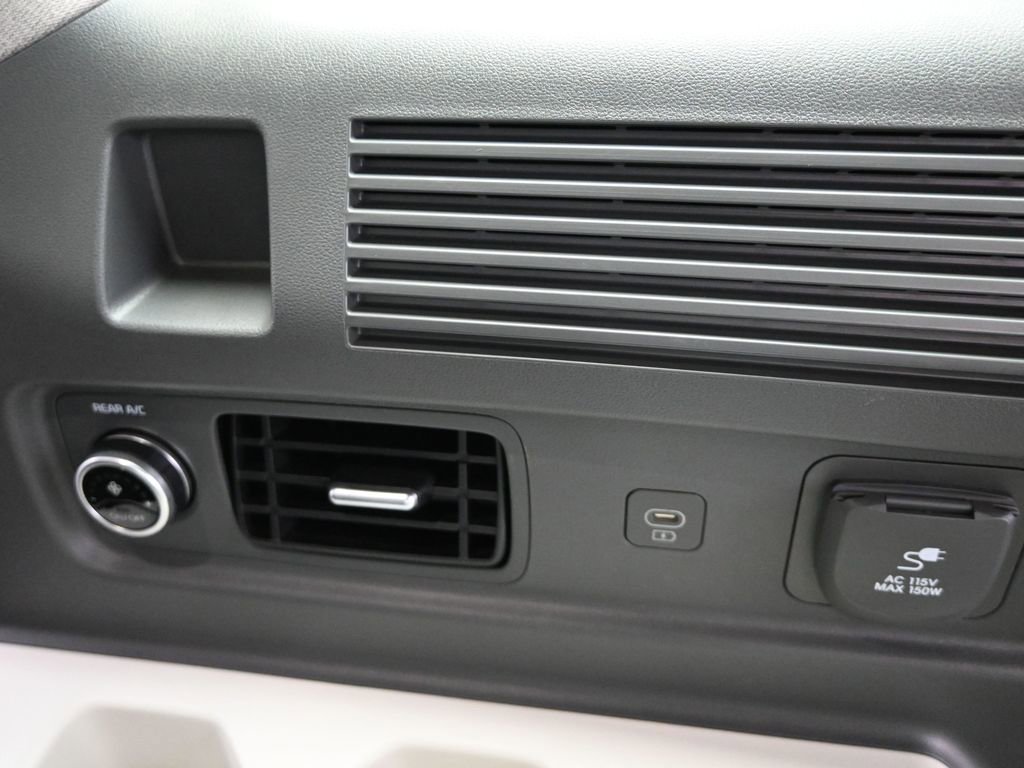 Used 2025 Hyundai Santa Fe Limited image 15