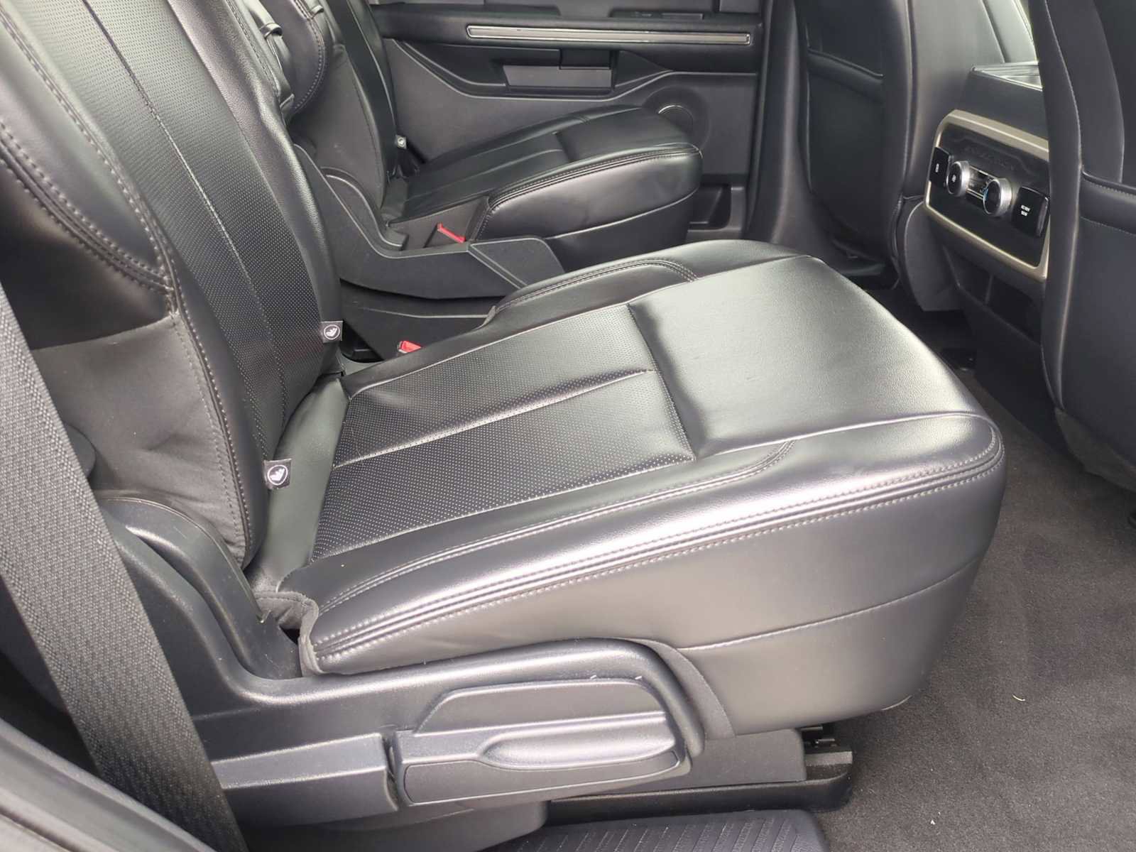 Used 2024 Ford Expedition XLT image 27