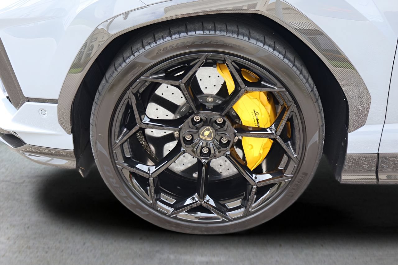 Used 2024 Lamborghini Urus Performante AWD/4WD image 34