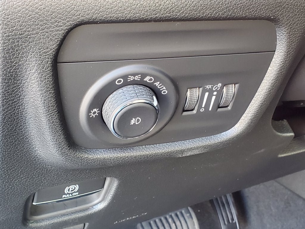 New 2027 Jeep Grand Cherokee L Limited w/ Limited Altitude Package AWD/4WD image 9
