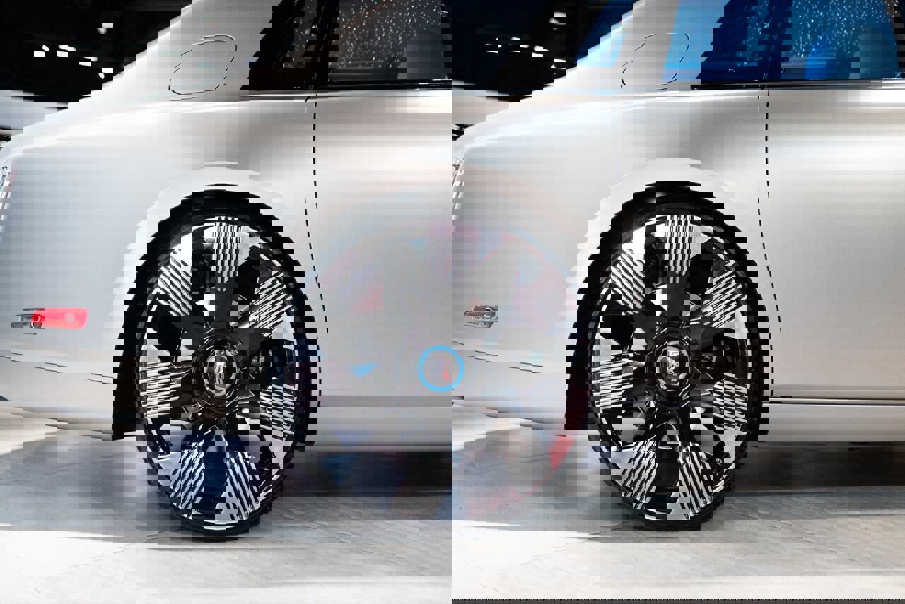 Used 2025 Rolls-Royce Phantom Sedan image 36