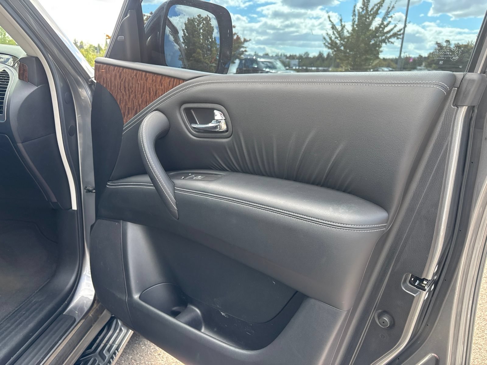 Used 2017 Nissan Armada Platinum AWD/4WD image 12