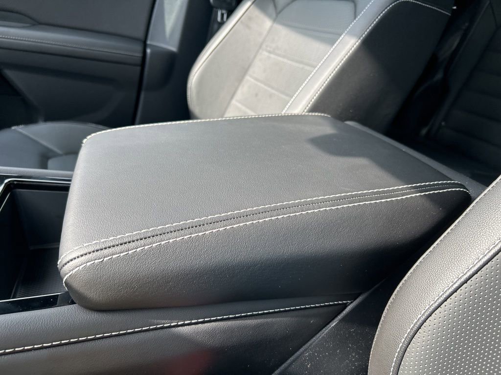 Used 2025 Volkswagen Atlas Cross Sport SEL image 33