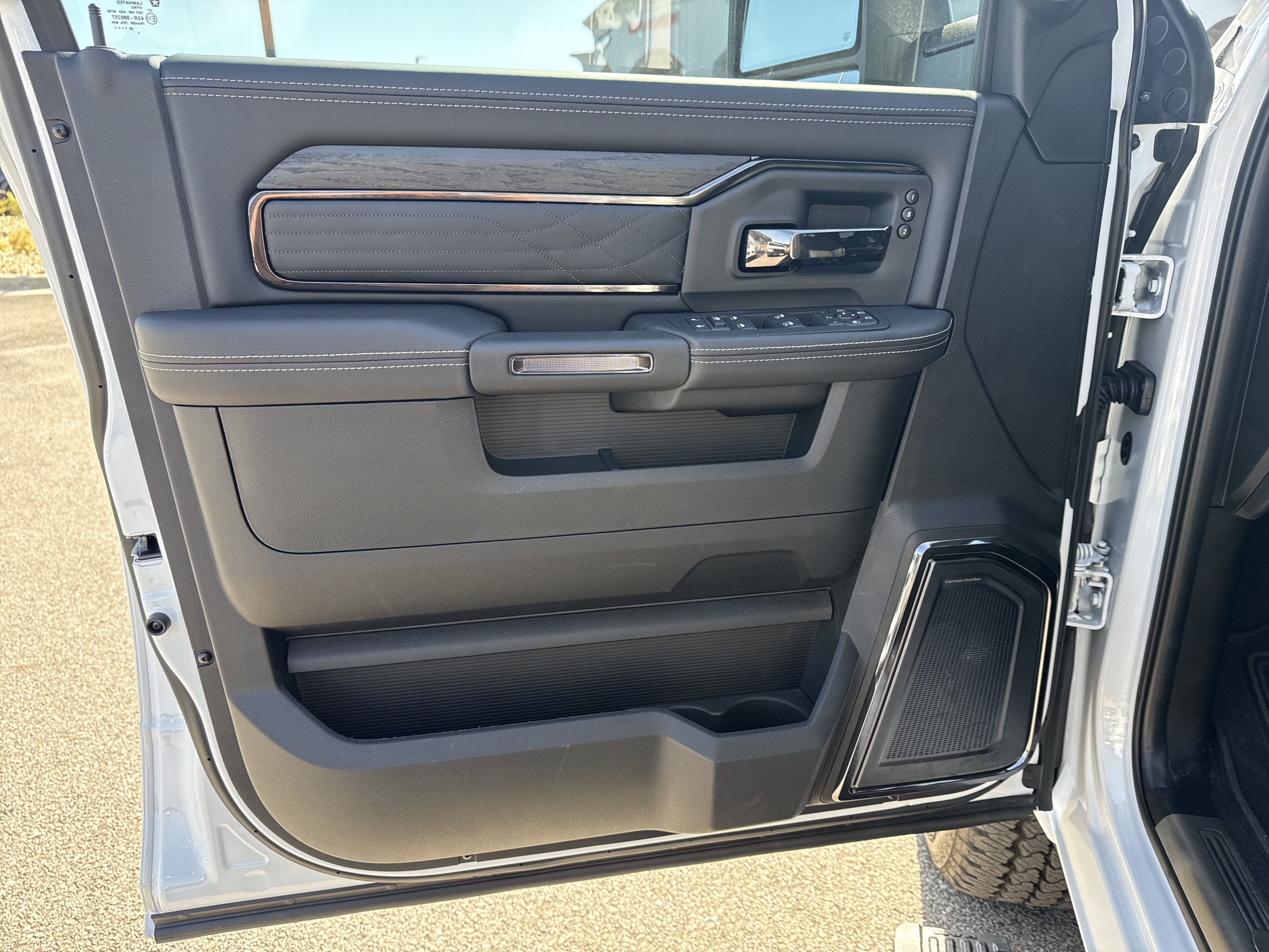 New 2026 RAM 2500 Limited AWD/4WD image 11