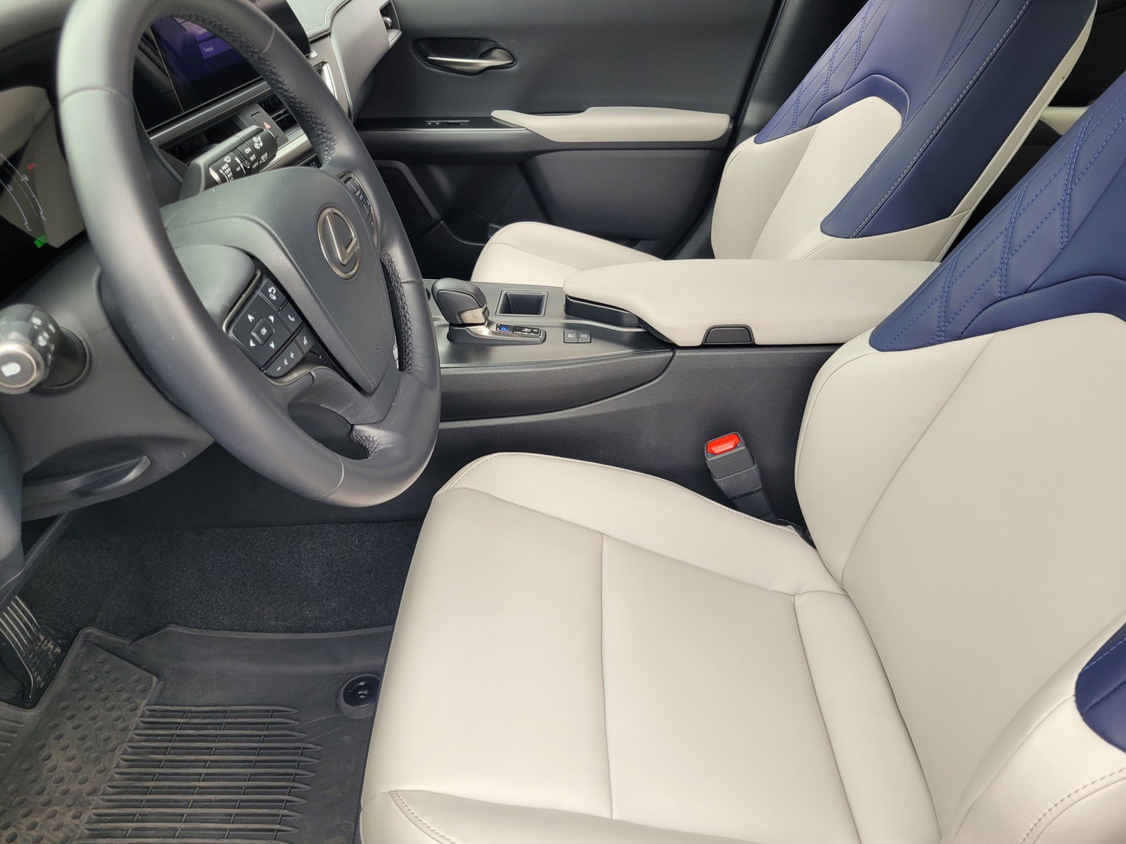 Certified 2025 Lexus UX 300h FWD w/ Accessory Package (Z2) image 22