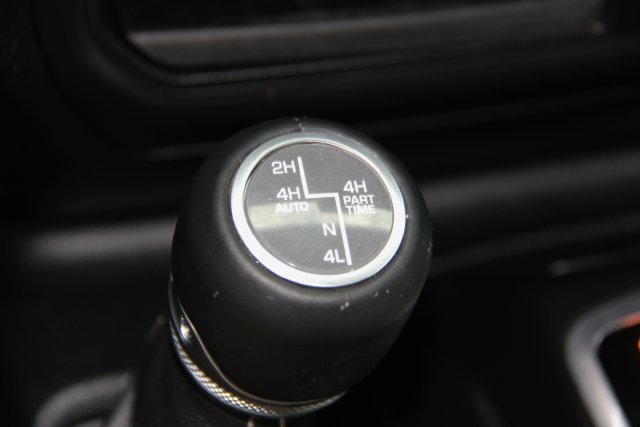Used 2018 Jeep Wrangler Unlimited Sahara AWD/4WD image 30