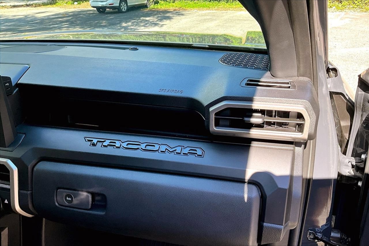 Used 2025 Toyota Tacoma SR AWD/4WD image 22