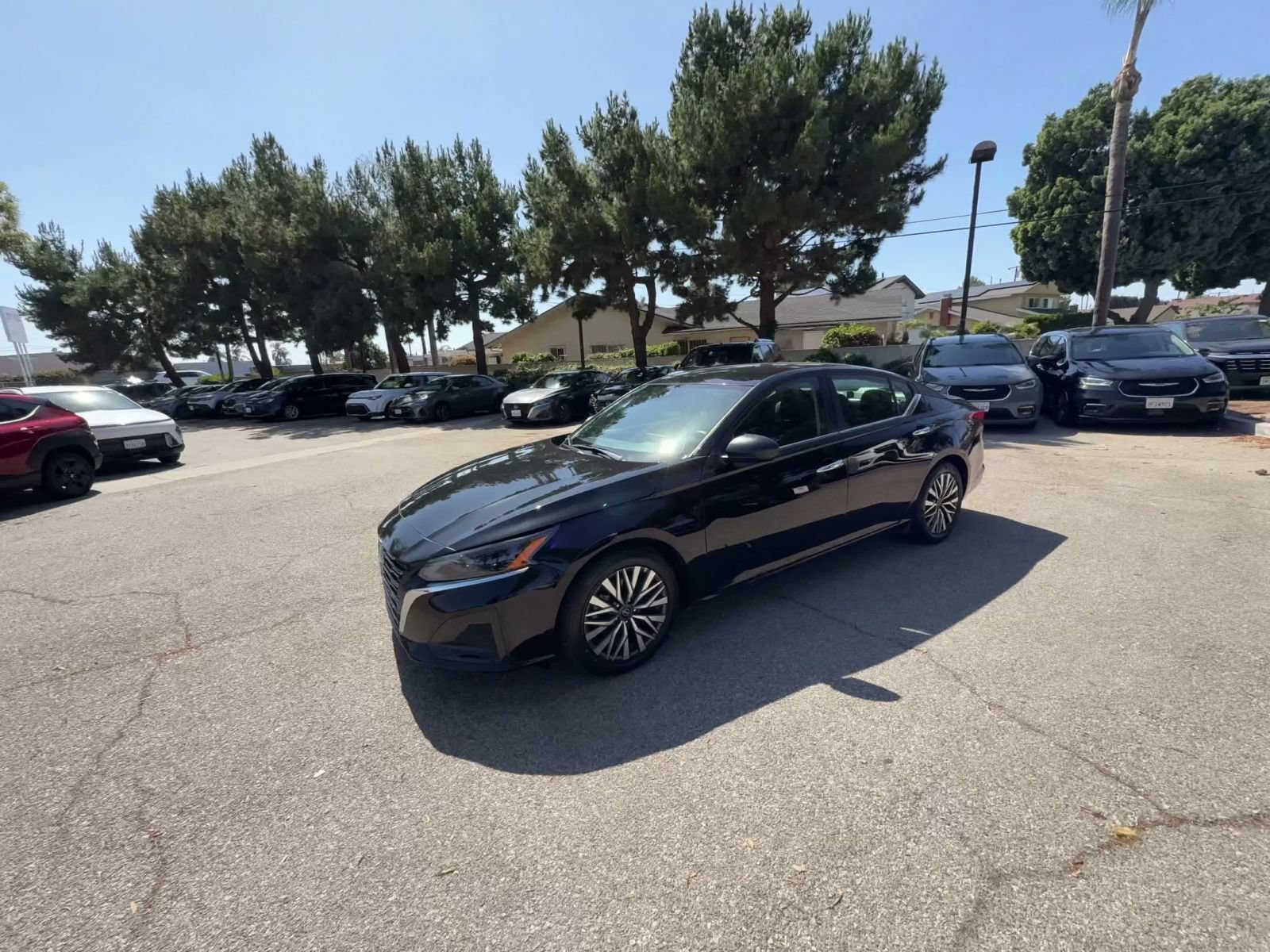 Used 2025 Nissan Altima 2.5 SV FWD image 7