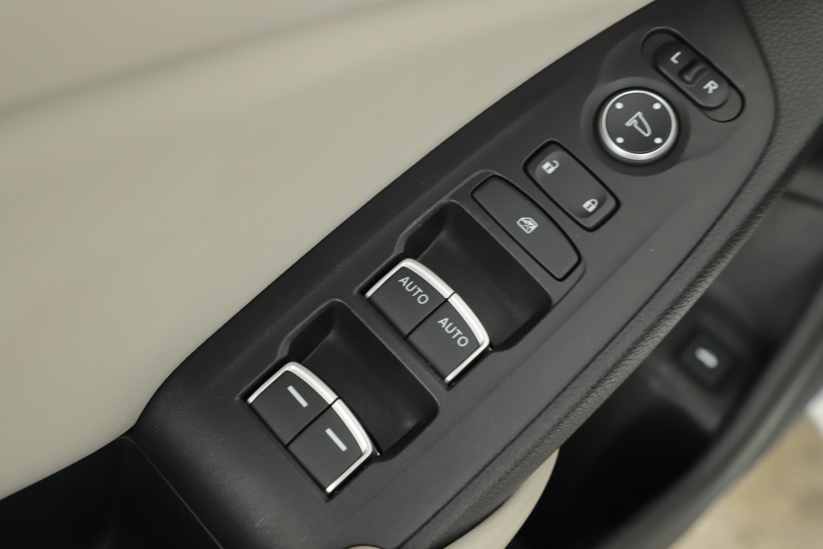 Used 2018 Honda Accord Touring image 9