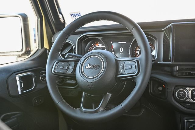 Used 2025 Jeep Wrangler Unlimited Rubicon w/ Convenience Group image 15