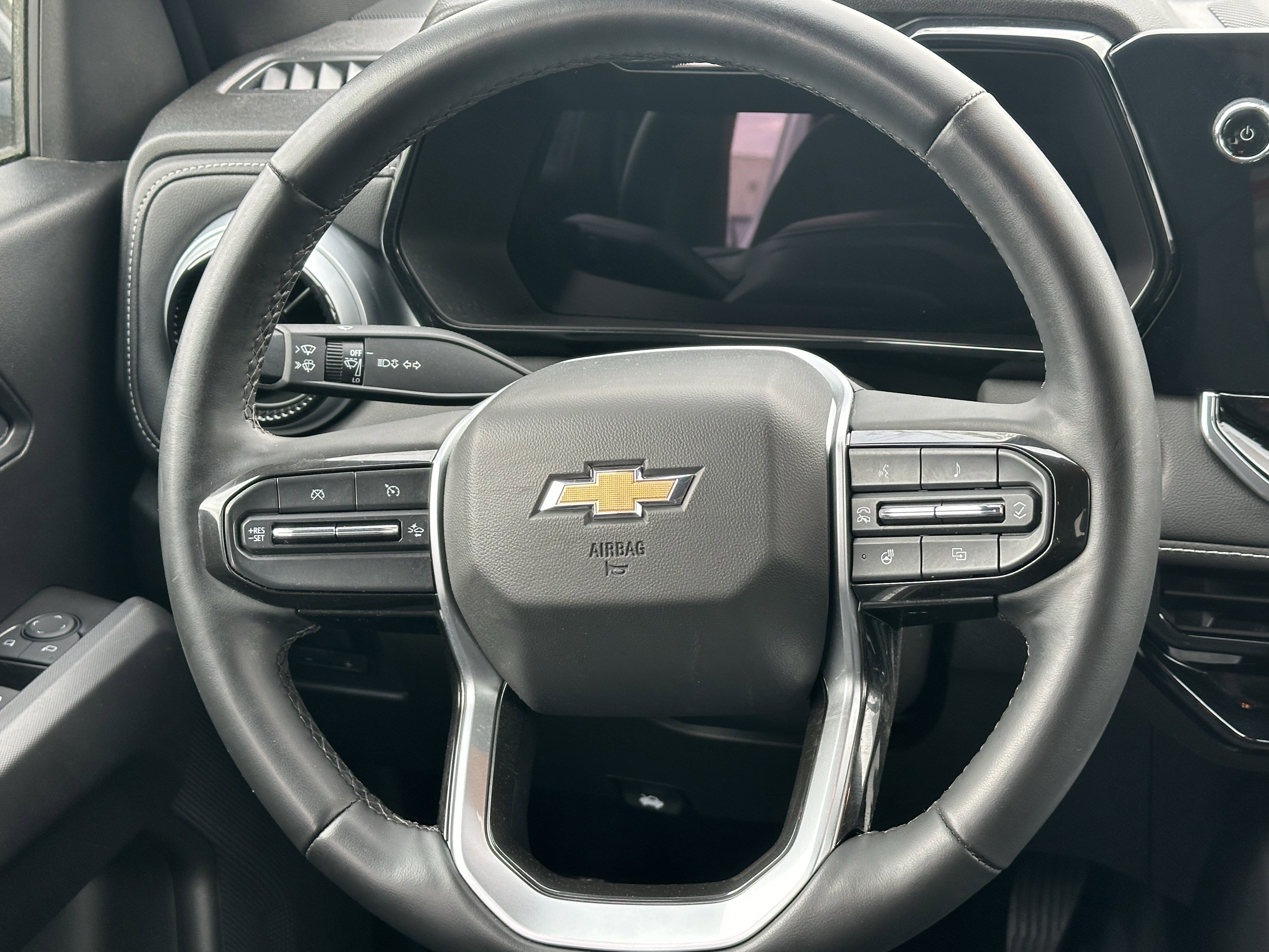 Used 2024 Chevrolet Colorado LT w/ LT Convenience Package III image 25