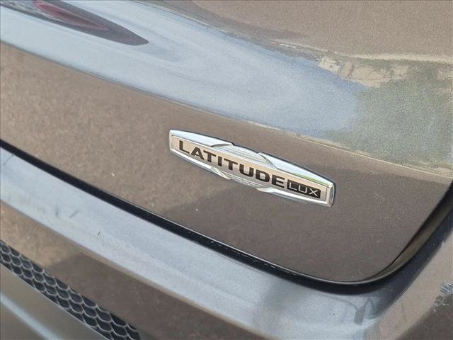 Used 2023 Jeep Compass Latitude AWD/4WD image 13