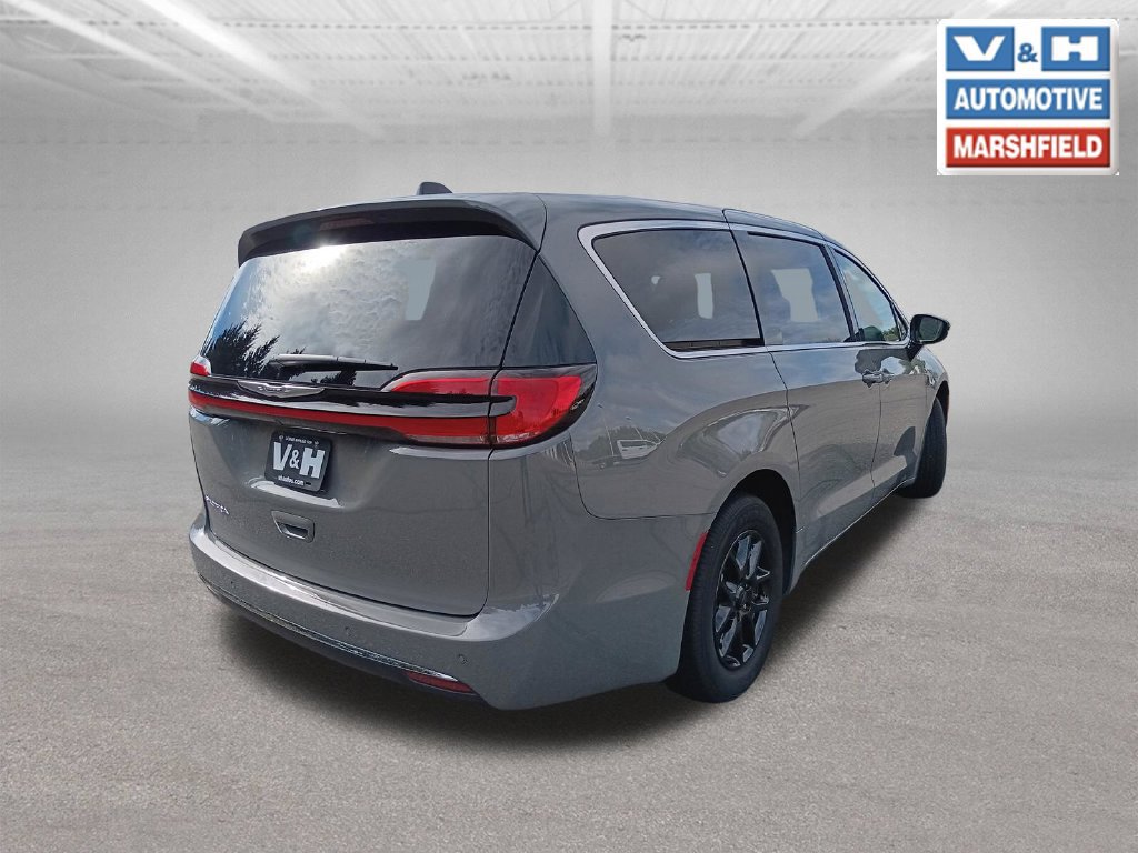 Used 2025 Chrysler Pacifica Select FWD image 30