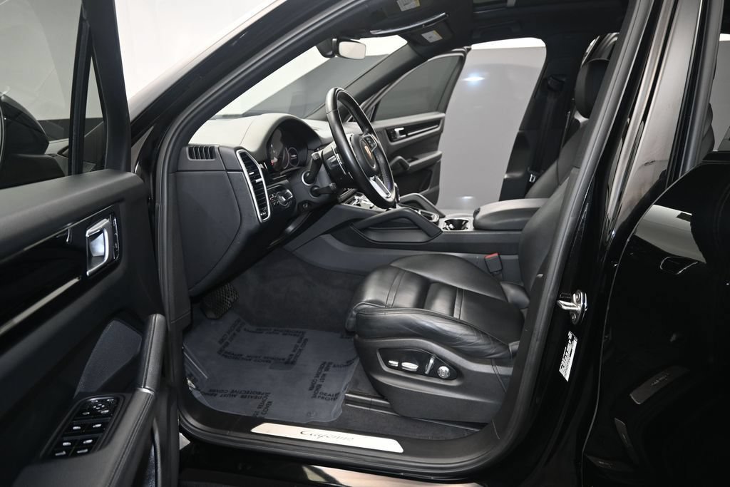 Used 2020 Porsche Cayenne AWD/4WD image 13