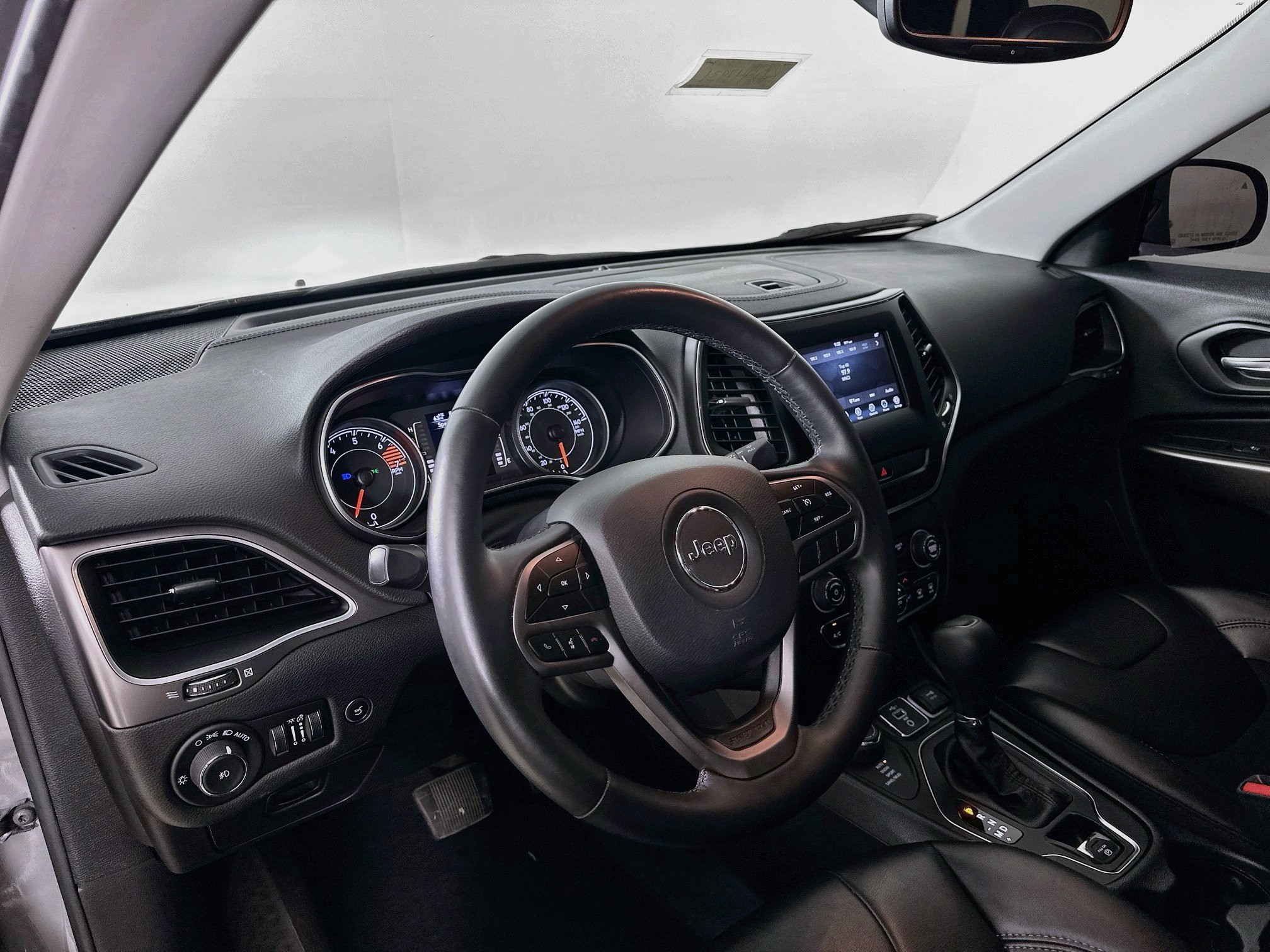 Used 2019 Jeep Cherokee Latitude Plus w/ Comfort/Convenience Group AWD/4WD image 9
