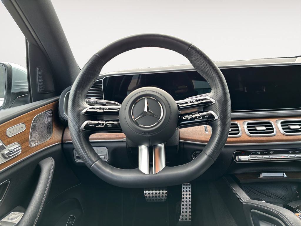 Used 2025 Mercedes-Benz GLS 450 4MATIC image 12