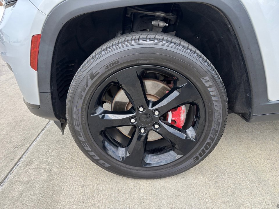 Used 2023 Jeep Grand Cherokee L Laredo image 31