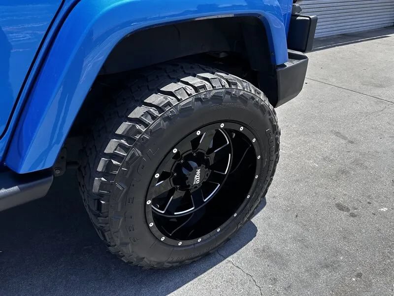 Used 2015 Jeep Wrangler Unlimited Sahara w/ Connectivity Group AWD/4WD image 15