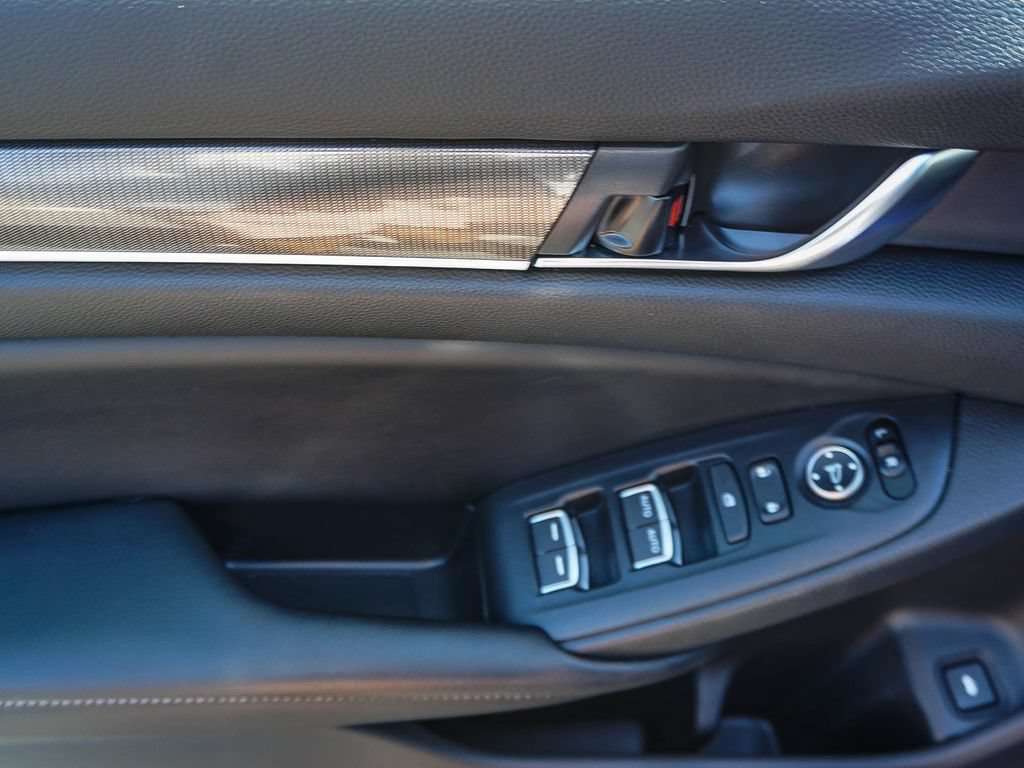 Used 2018 Honda Accord Sport image 18