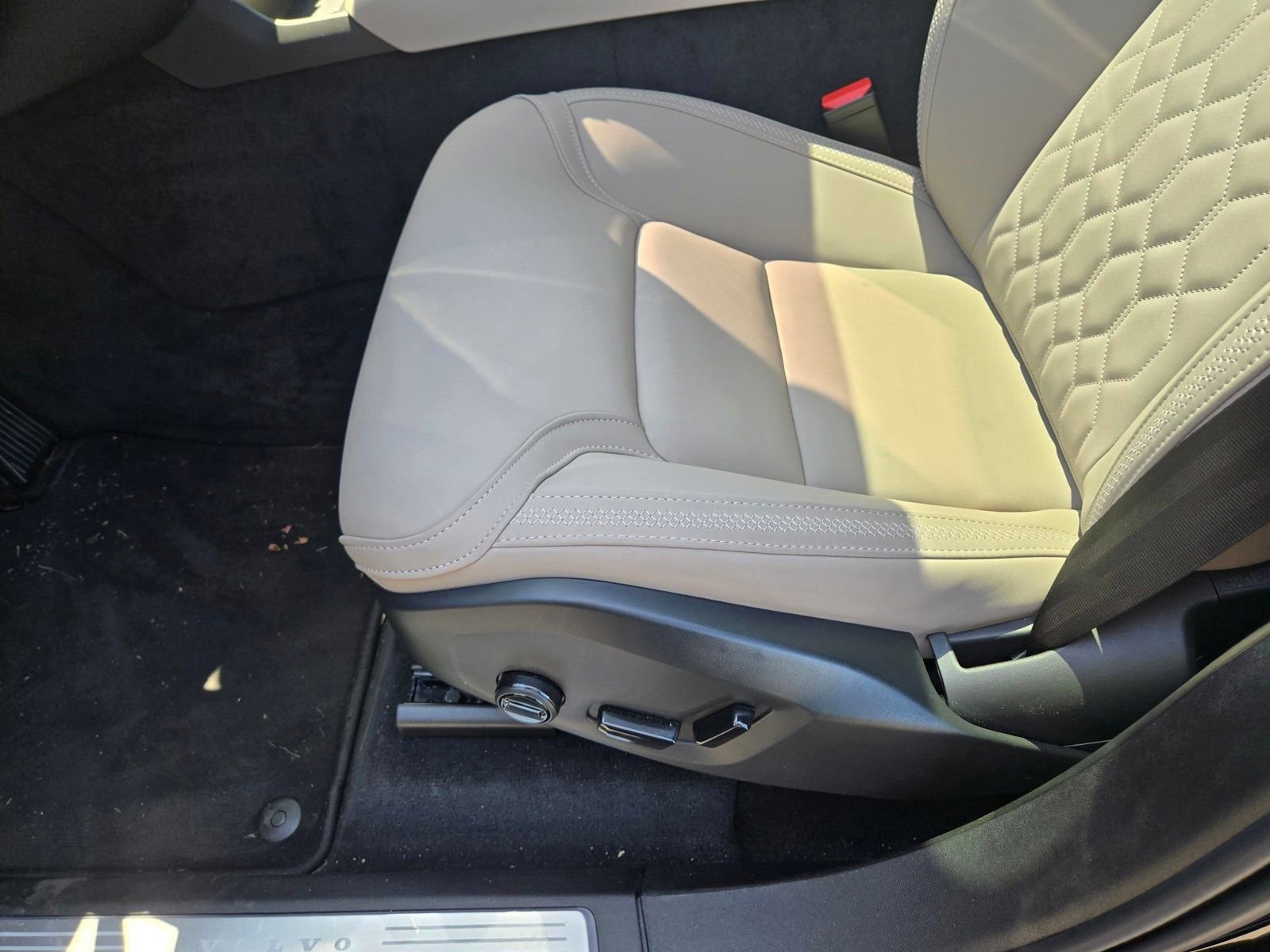 Used 2026 Volvo XC90 T8 Plus w/ Protection Package Premier AWD/4WD image 12