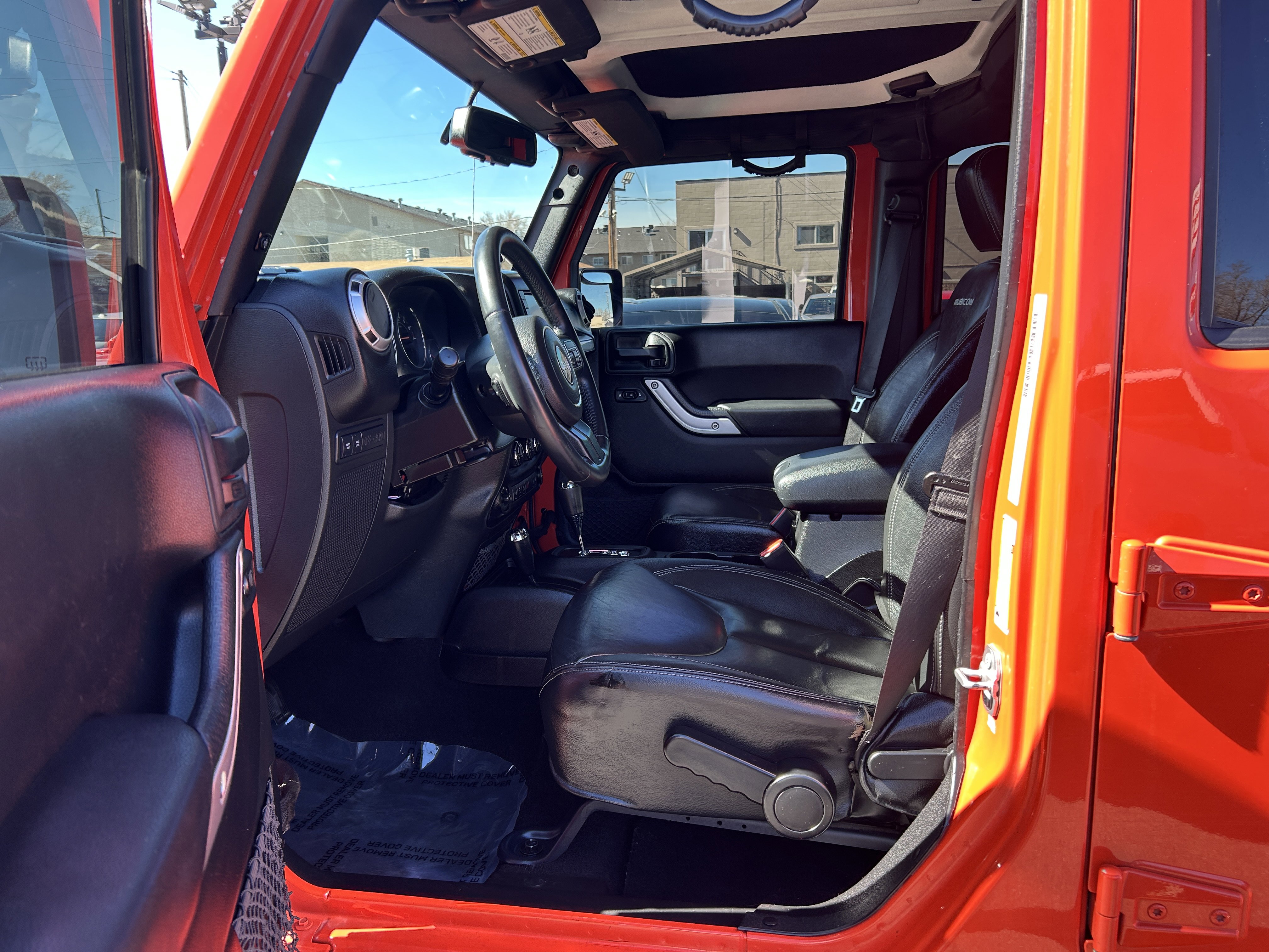 Used 2015 Jeep Wrangler Unlimited Rubicon w/ Connectivity Group image 12