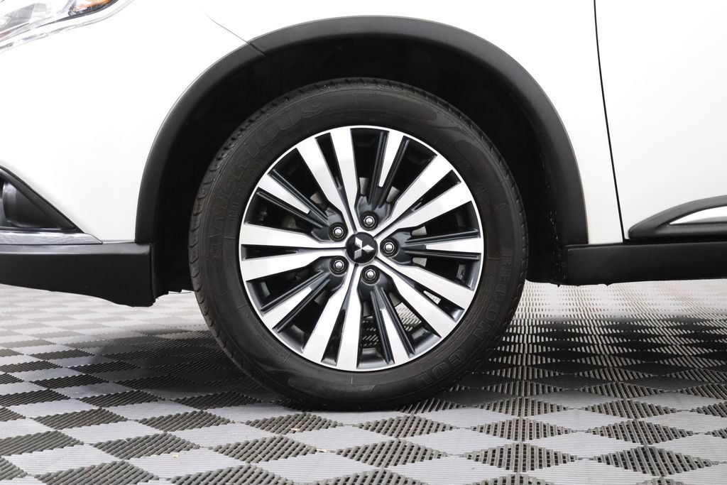 Used 2020 Mitsubishi Outlander SE AWD/4WD image 5