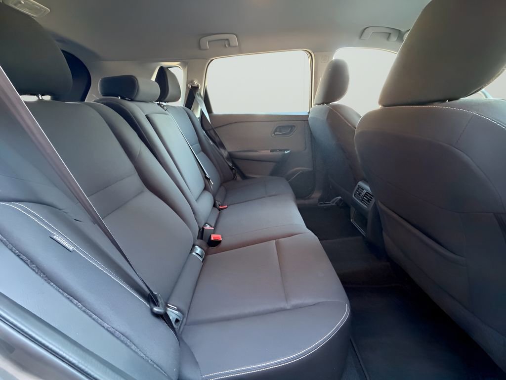 Used 2023 Nissan Rogue S image 17