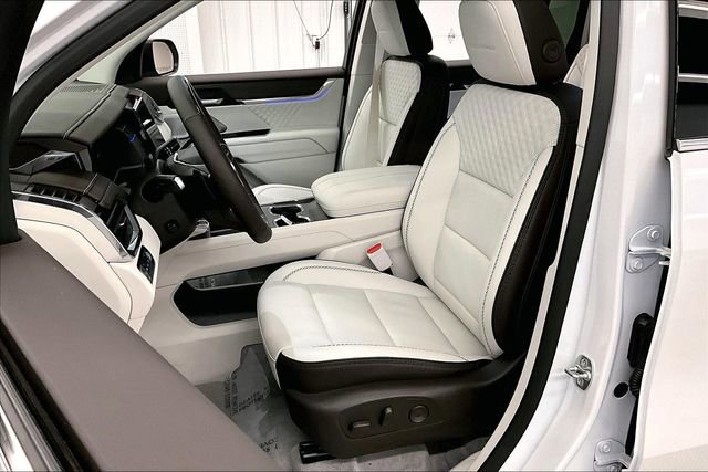 Used 2025 GMC Acadia Denali w/ Super Cruise Package image 22