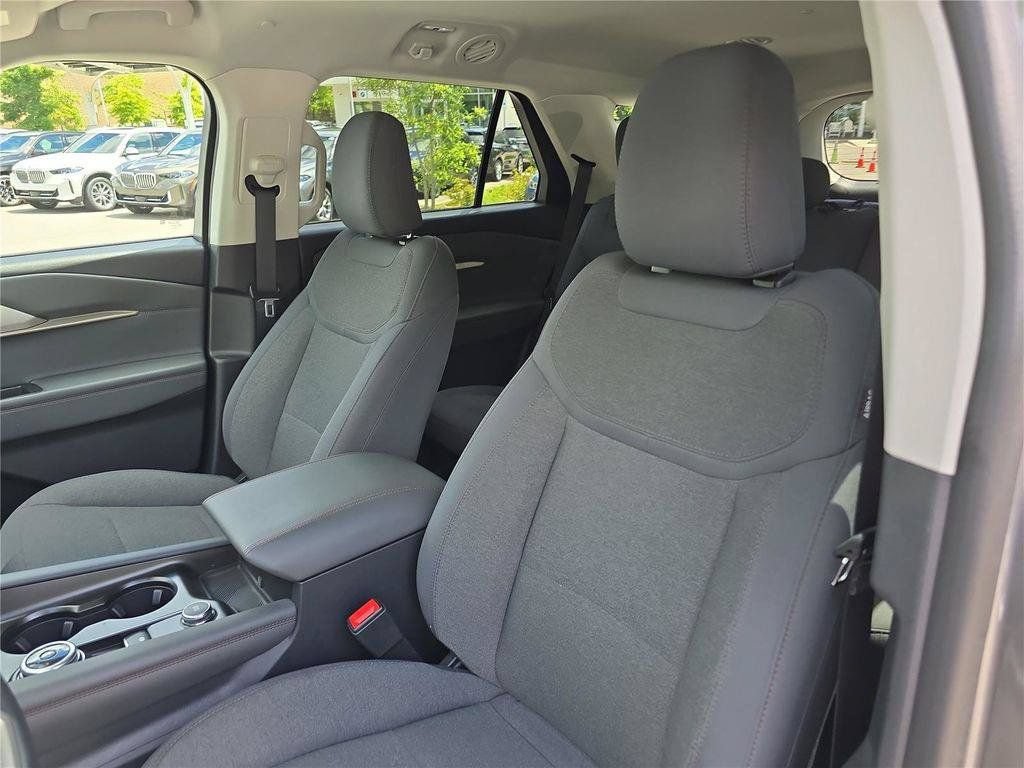 Used 2025 Ford Explorer Active AWD/4WD image 20